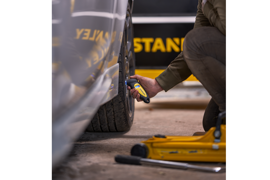 STANLEY digitale bandenspanningsmeter voor auto's, meetbereik 0-6,2 bar.