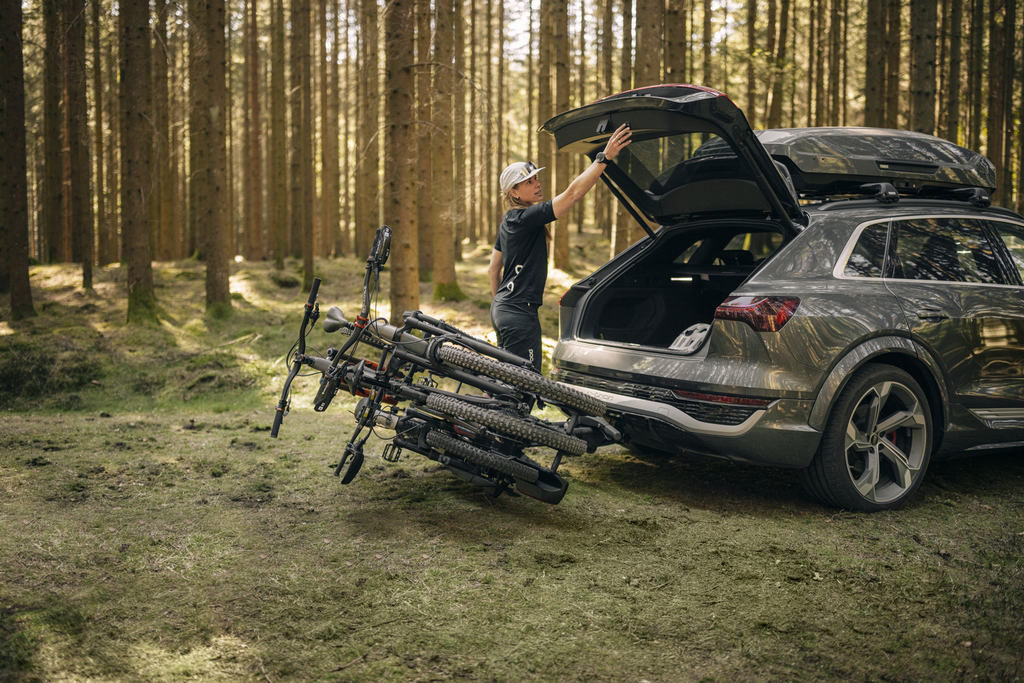 Thule EasyFold 3 - opvouwbare fietsendrager voor op de trekhaak, geschikt voor 3 fietsen (945100)