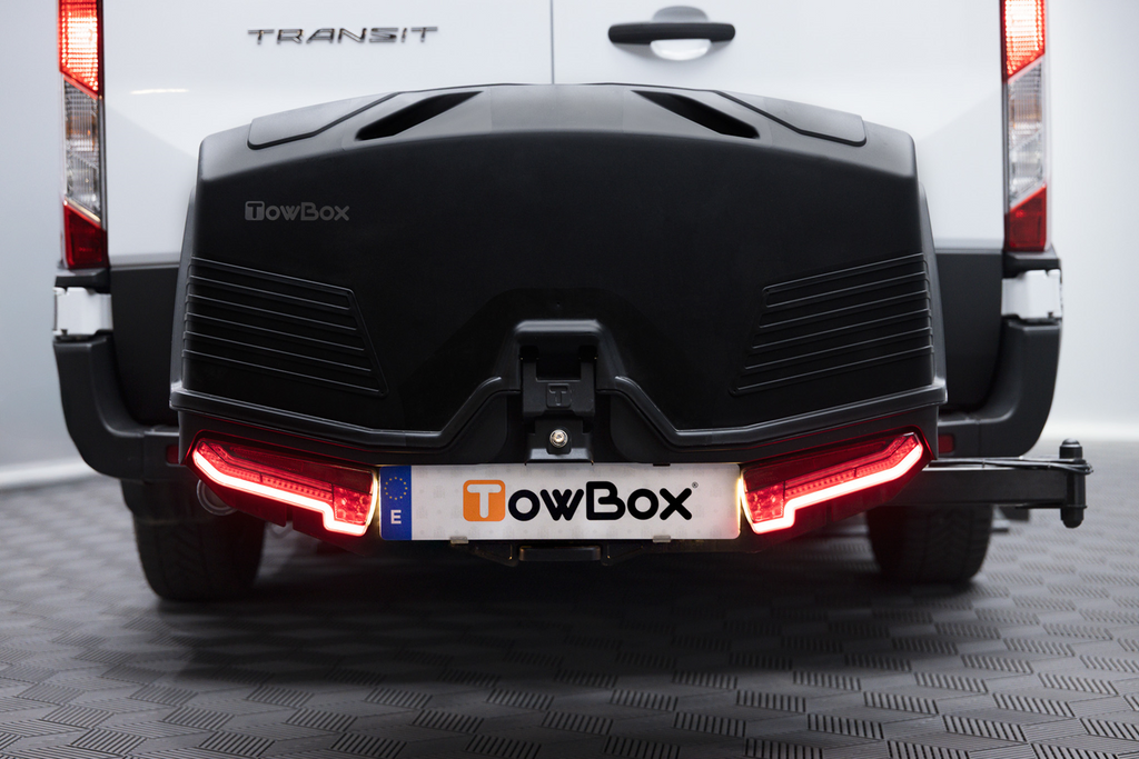 Towbox Camper Alpha zwart LED (lang) - bagagebox voor montage op de trekhaak