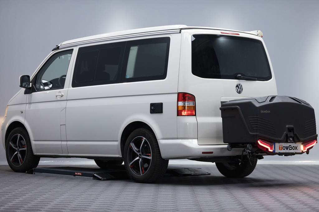 Towbox Camper Alpha zwart LED (kort) - bagagebox voor montage op de trekhaak