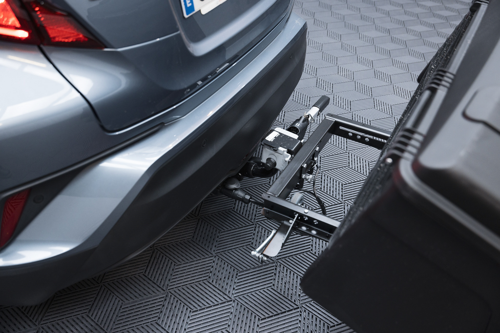 Towbox Alpha urban zwart - bagagebox voor montage op de trekhaak