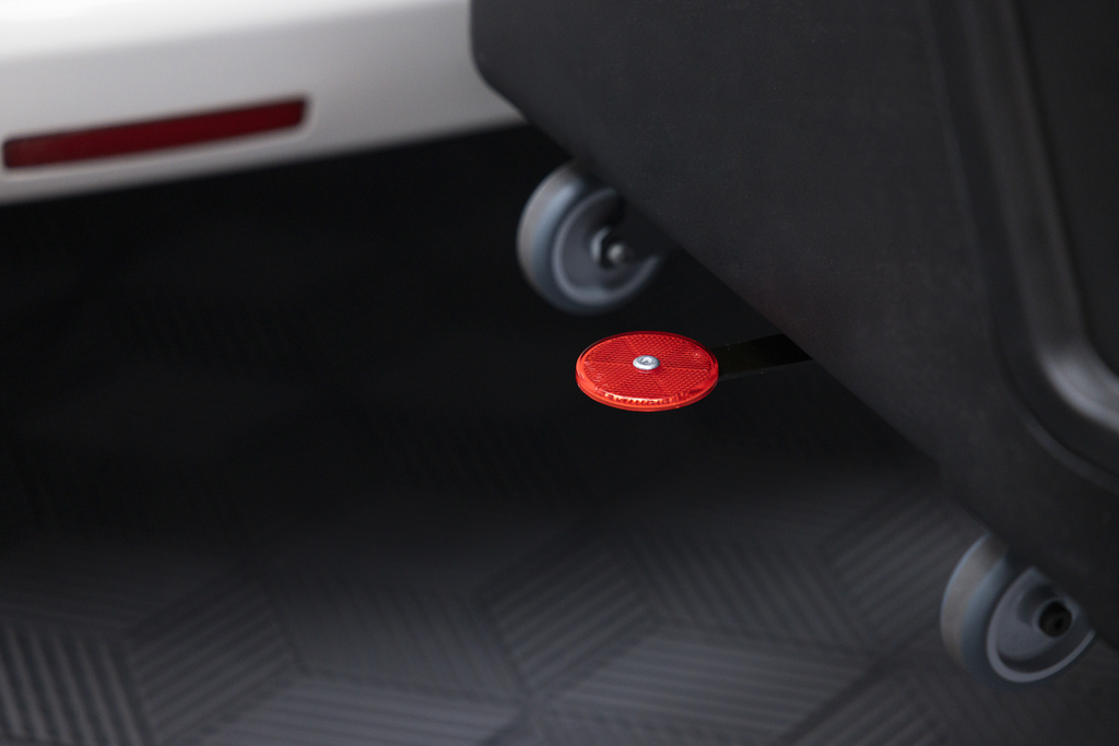 Towbox Camper Alpha zwart LED (lang) - bagagebox voor montage op de trekhaak