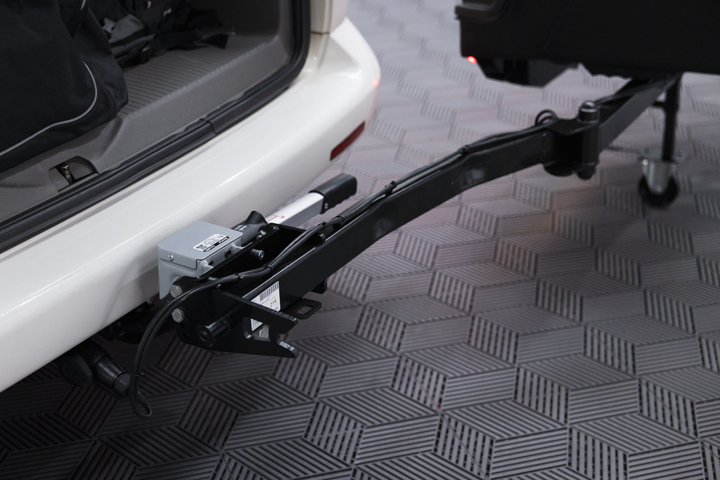 Towbox Camper Alpha zwart LED (kort) - bagagebox voor montage op de trekhaak