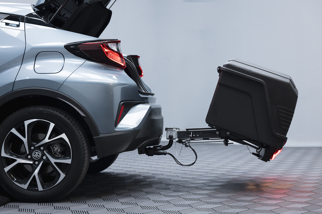 Towbox Alpha urban zwart - bagagebox voor montage op de trekhaak