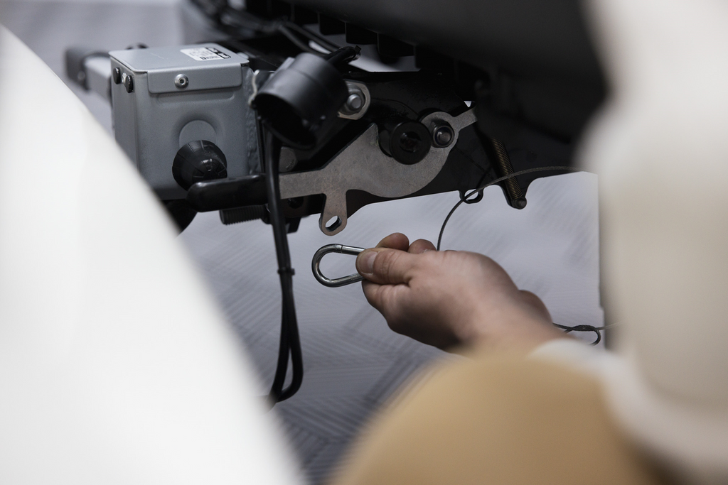 Towbox Camper Alpha zwart LED (lang) - bagagebox voor montage op de trekhaak