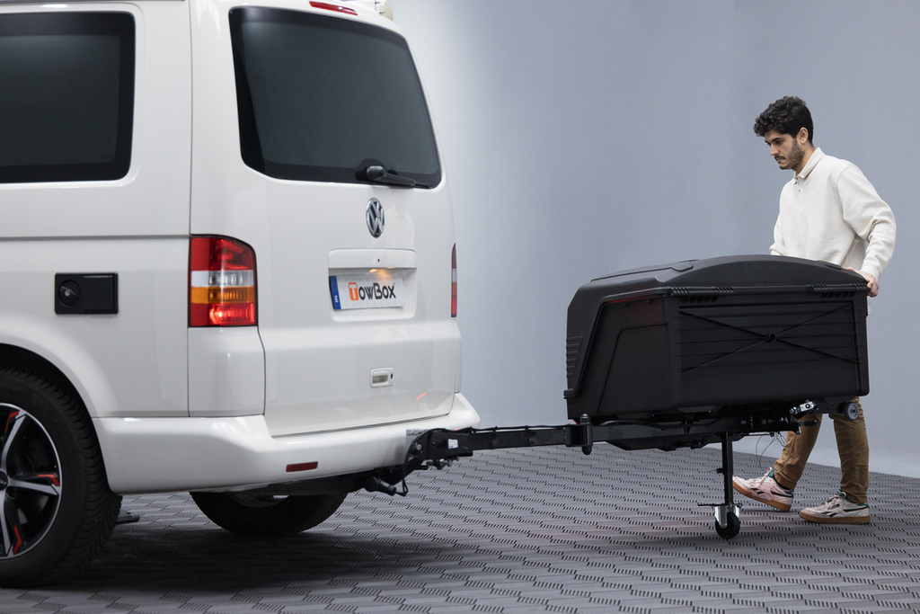 Towbox Camper Alpha zwart LED (kort) - bagagebox voor montage op de trekhaak
